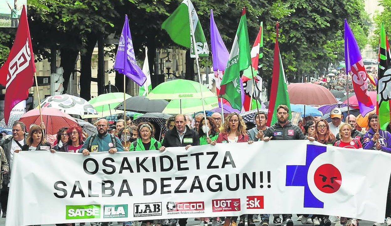 Médicos de Osakidetza convocan huelga los días 14 y 15 de enero con concentraciones en Bilbao y Vitoria-Gasteiz