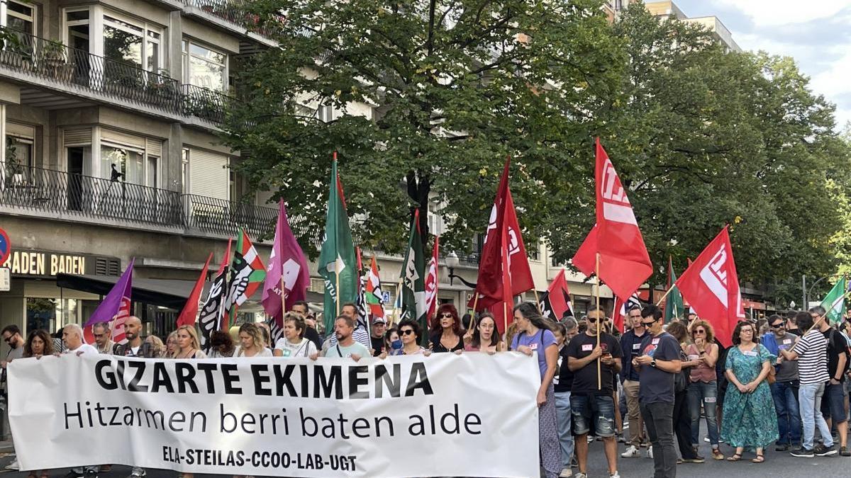 Las familias de la escuela concertada exigen explicaciones por la polémica de Euskera en la PAU