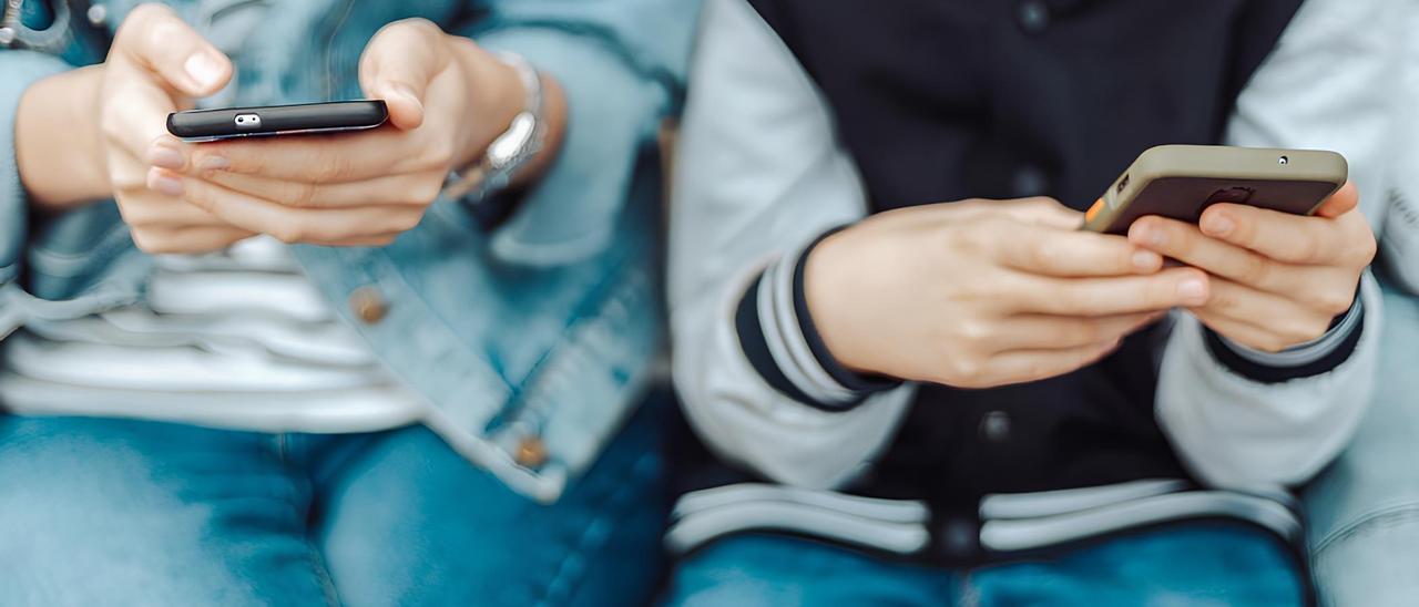 ¿Móviles a los 8 años? Cuatro de cada diez niños ya lo usa a esa edad