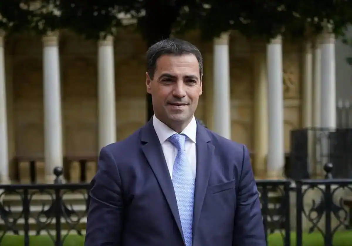 Pradales abre una ronda de diálogo con partidos, sindicatos y empresarios para buscar grandes acuerdos
