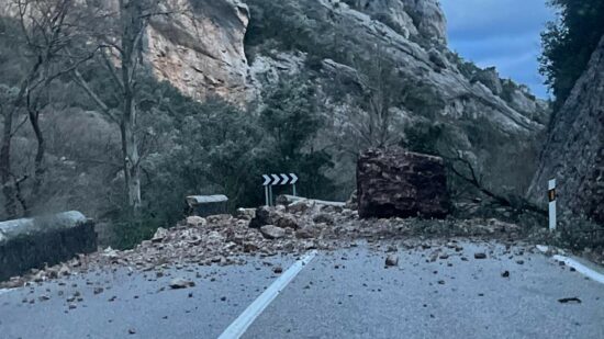 Un desprendimiento corta el acceso al puerto de La Mazorra en Las Merindades