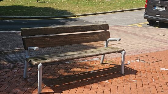 El Ayuntamiento de Barakaldo retira la pintada de apoyo a ETA tras tener conocimiento de ella