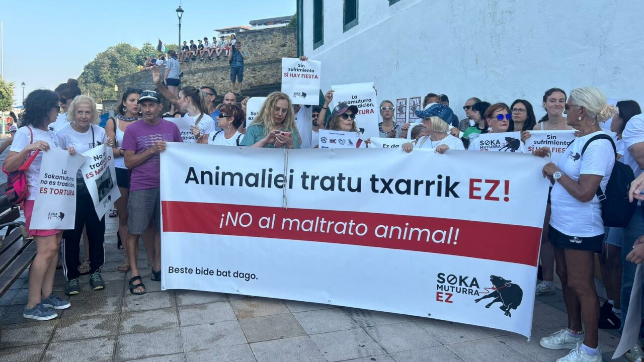 Getxo alza la voz: protesta en Algorta contra la Sokamuturra