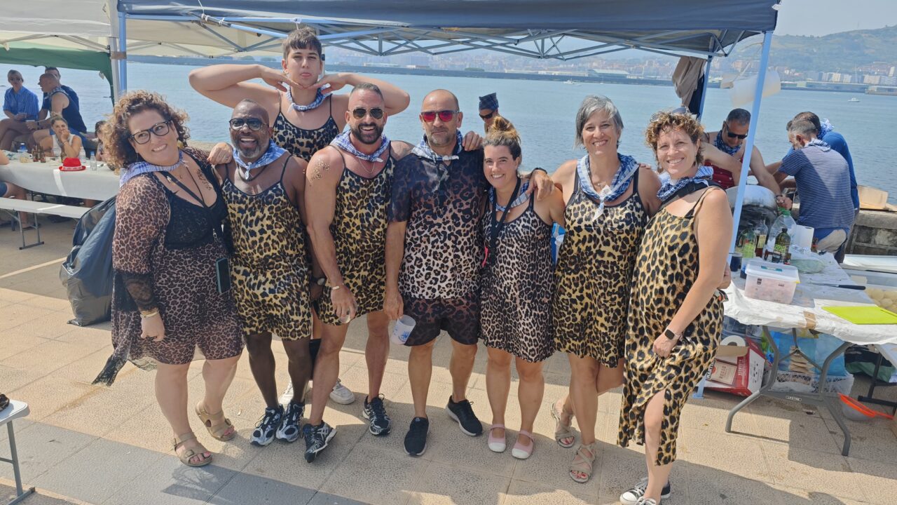 ¡Pijamas en la calle! Algorta se viste de fiesta… y de cama