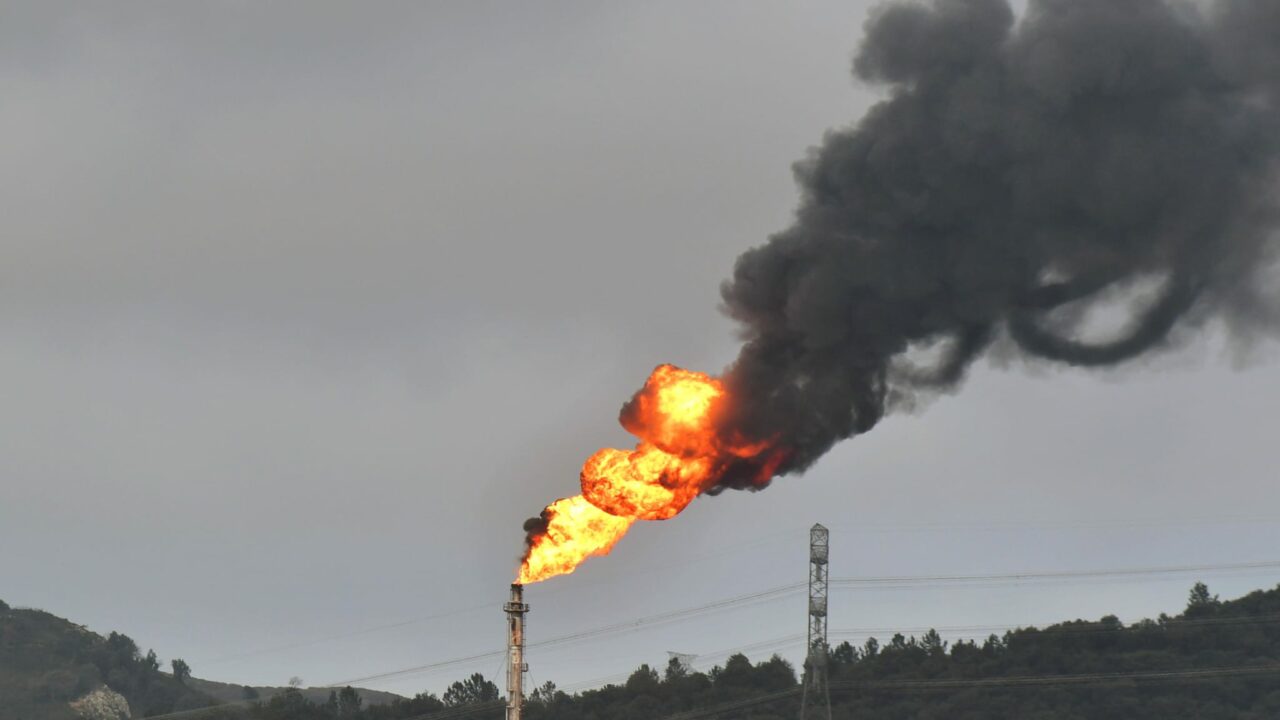 Petronor vuelve a ponerse la marcha tras una avería en la subestación eléctrica