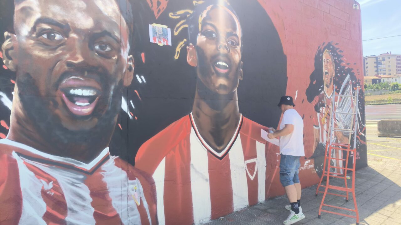 Reconstruyen el mural vandalizado del Athletic con la cara de Nico Williams
