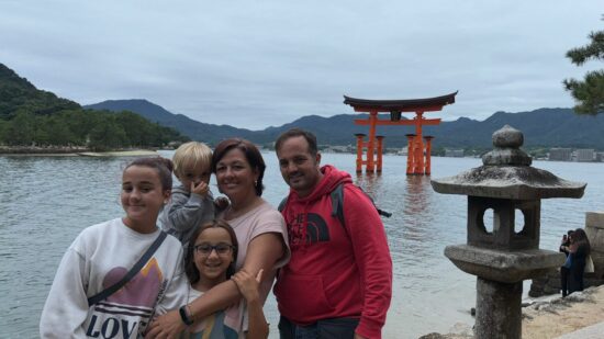 Varias mochilas y un viaje: una familia de Sodupe deja atrás la rutina para vivir diferente