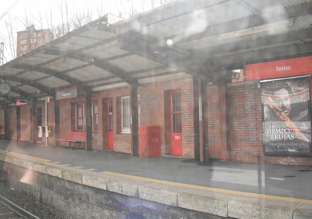 Pillados en la estación de tren de Sestao robando cableado de cobre y aluminio