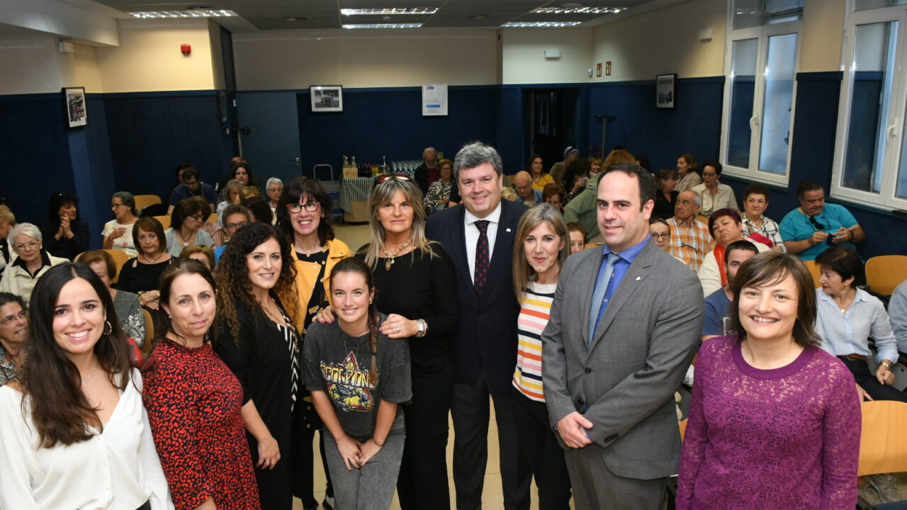 Bilbao homenajea al colectivo de personas cuidadoras de la Villa