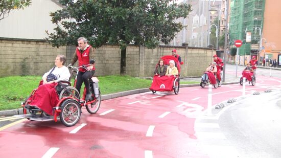 El Ayuntamiento de Bilbao lleva la iniciativa «Bicis sin edad» al barrio de Zorrotza