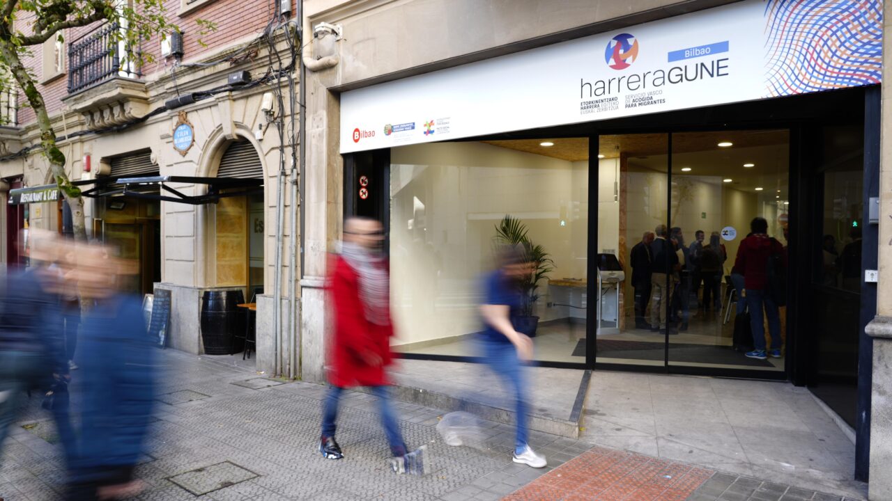 Bilbao inaugura Harreragune, el primer centro vasco de acogida para personas migrantes