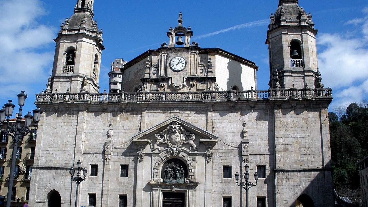 El Hogar Navarro celebra el Día de Navarra con misa, jotas y tradición en Bilbao