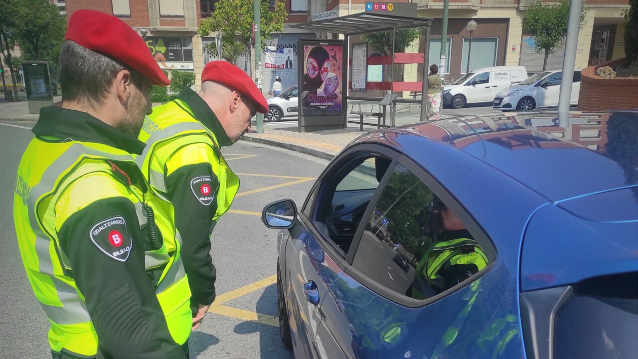 La Policía Municipal de Bilbao intensifica los controles de alcohol y drogas en la carretera