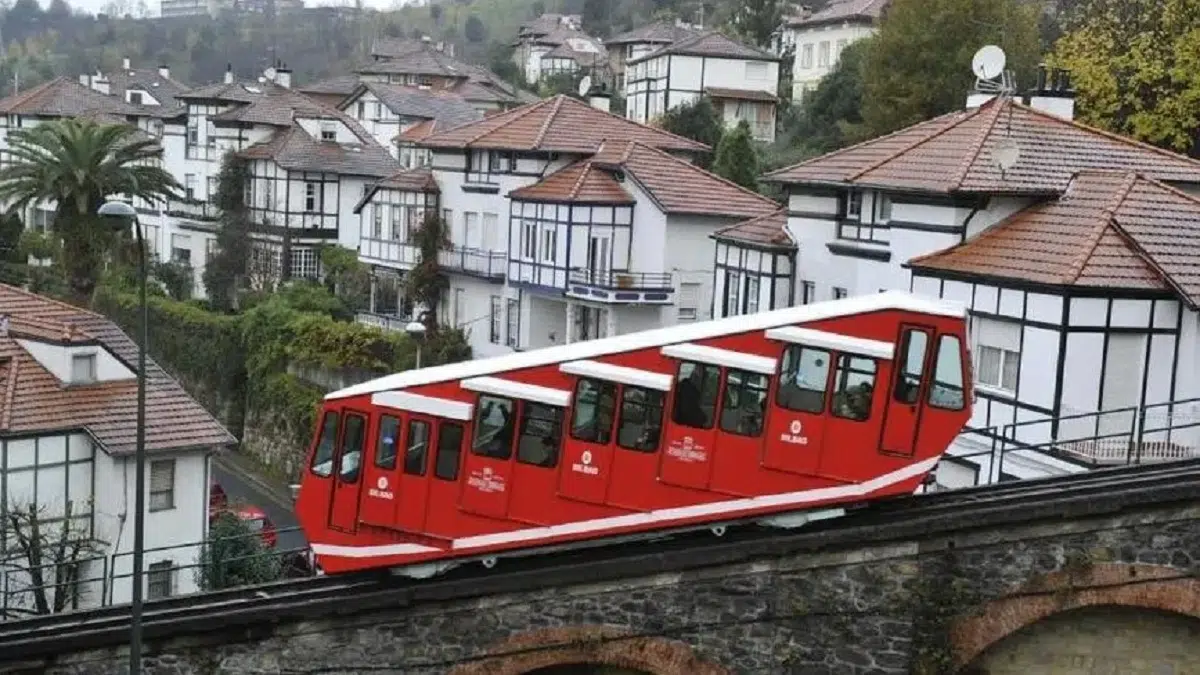 El Ayuntamiento refuerza la lanzadera del funicular de Artxanda desde el lunes