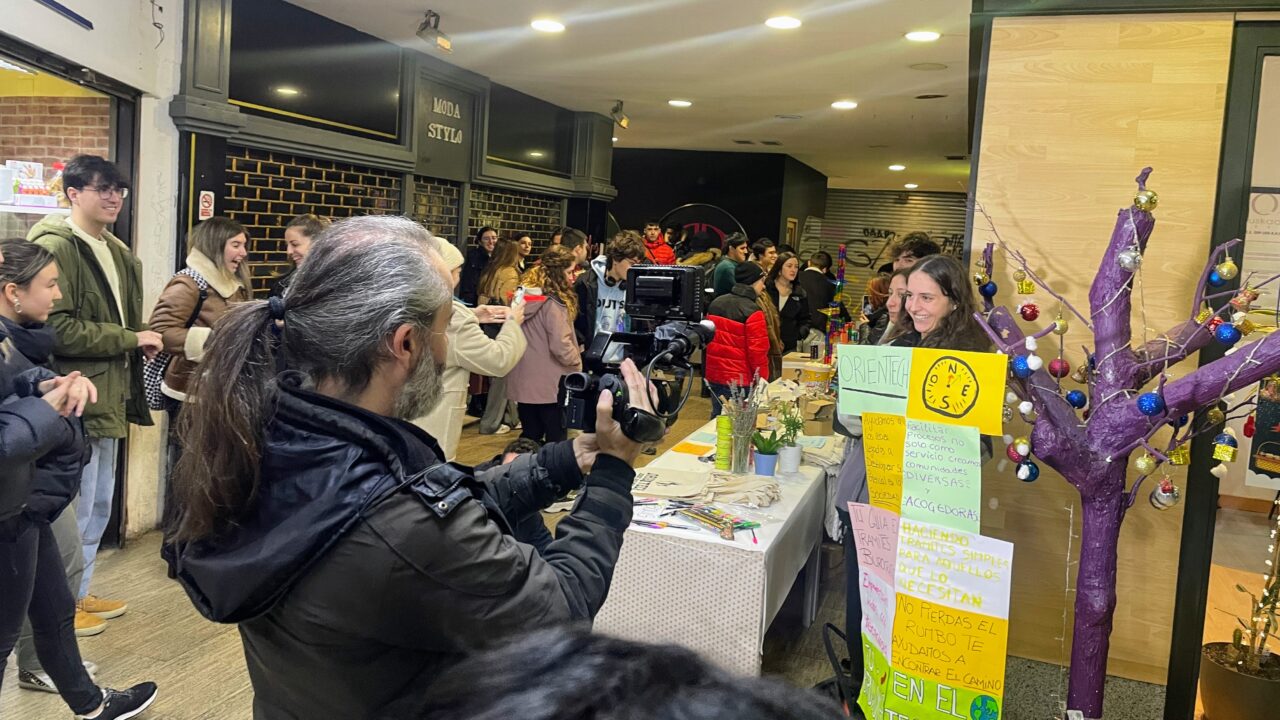 El Centro San Luis celebra su feria de Navidad con proyectos innovadores y realidad virtual