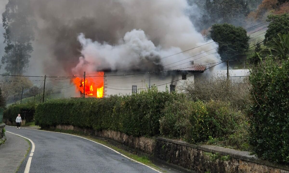 Hallado el cadáver del desaparecido en el incendio del caserío en Bermeo