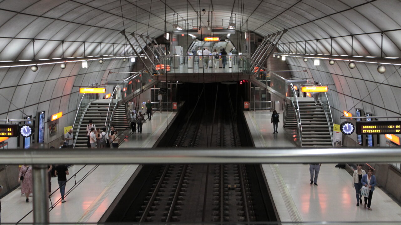 Detenido un joven en Bilbao tras una pelea en la estación de Metro de Abando