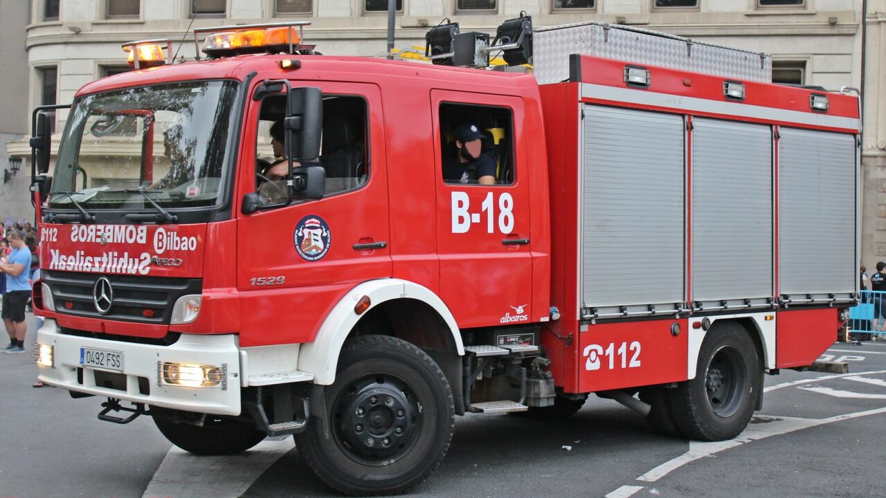 Desalojados varios vecinos de Bilbao por un incendio en una peluquería