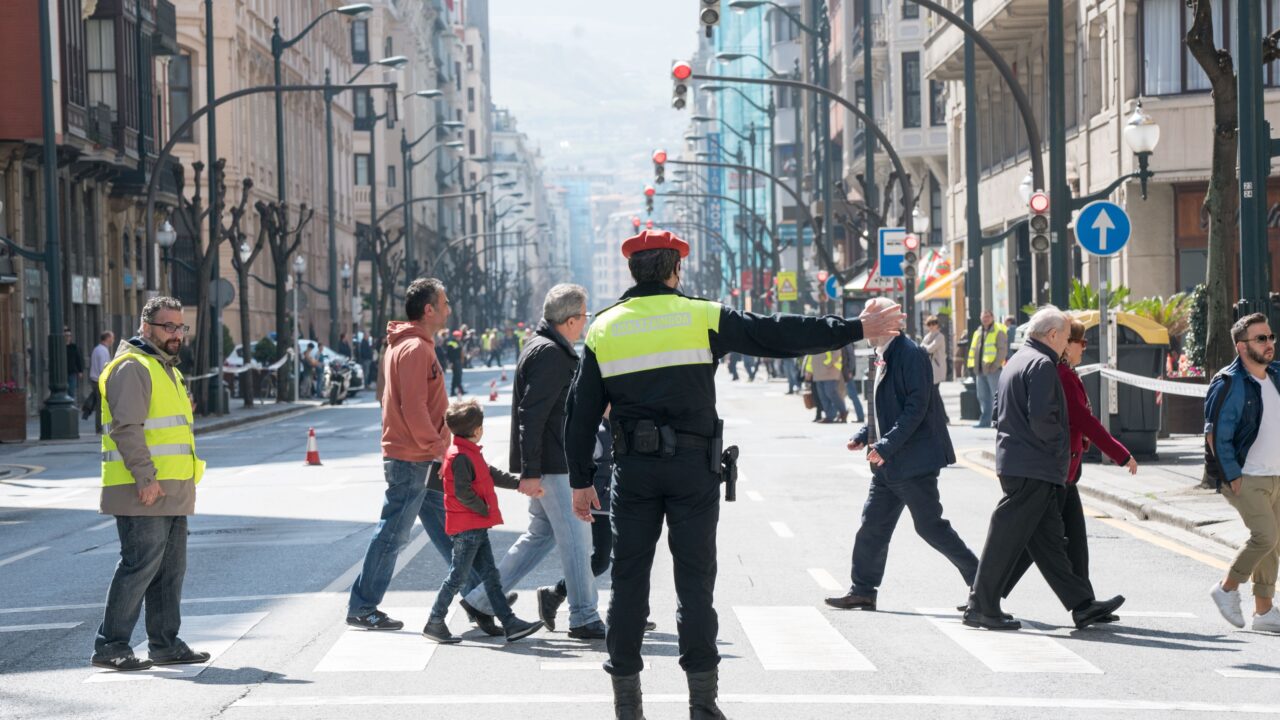 Campaña de la Policia Municipal de Bilbao para prevenir atropellos