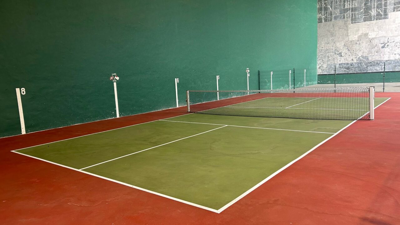 El polideportivo de Artxanda acoge la primera pista de pickleball de Bilbao