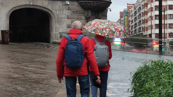 Continúan los avisos amarillos a Euskadi por olas, viento y lluvias