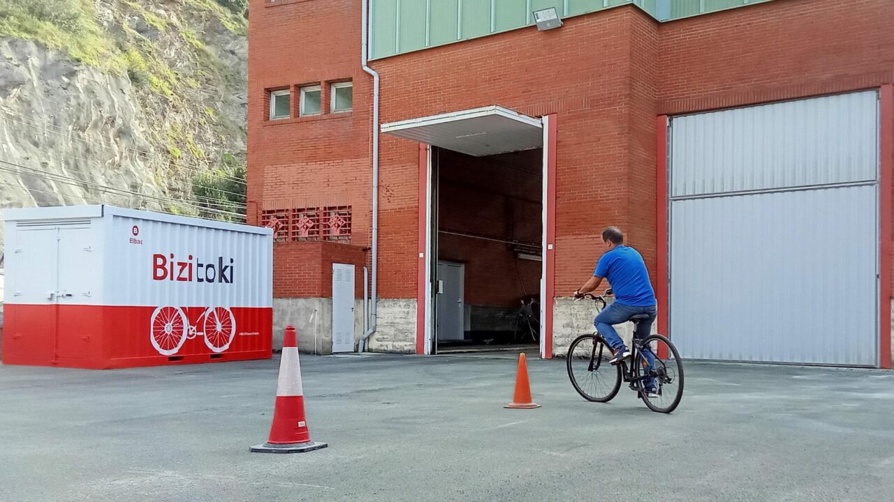 Bilbao apuesta por la bicicleta con la campaña #BiziBilbaoBizikletaz