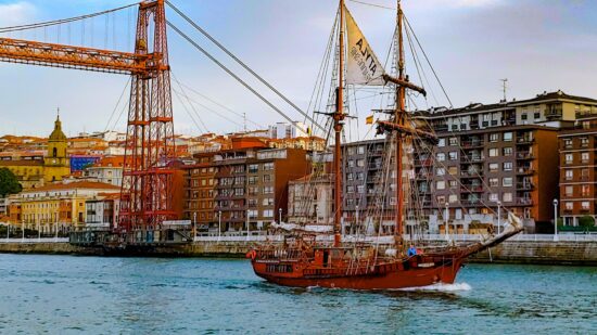 Atyla, el barco atracado en Portugalete, construido para dar la vuelta al mundo