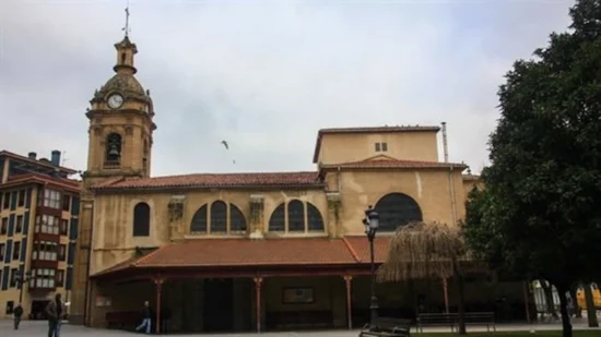 Las excavaciones hallan varios esqueletos bajo la iglesia de San Jorge de Santurtzi