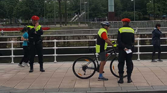 Campaña de vigilancia y control de bicicletas y patinetes en Bilbao