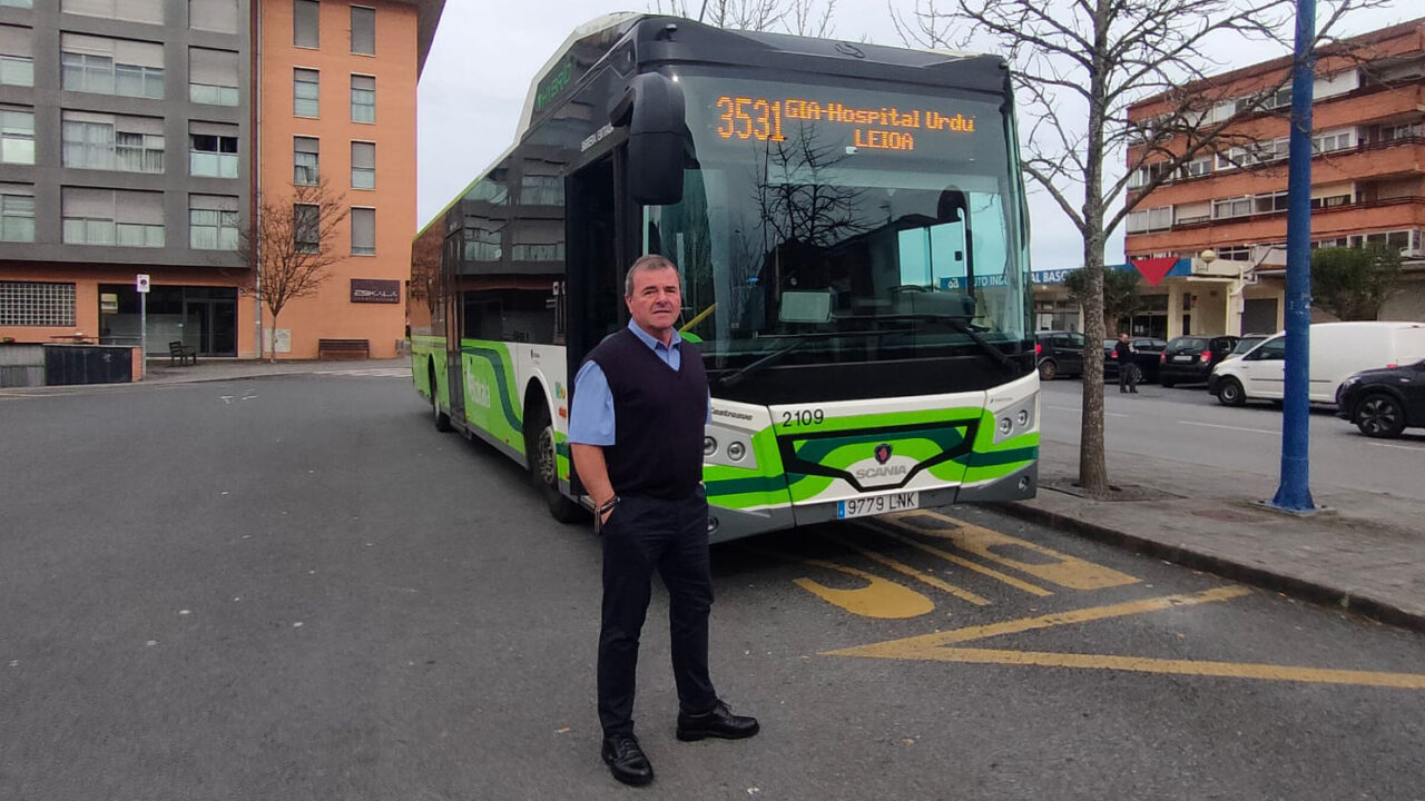 Agustín, el conductor de Bizkaibus que se jubila hoy tras 27 años al volante