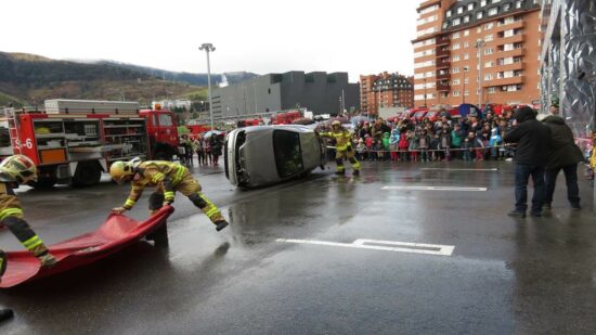 Los Bomberos de Bilbao celebran su jornada de puertas abiertas en Miribilla