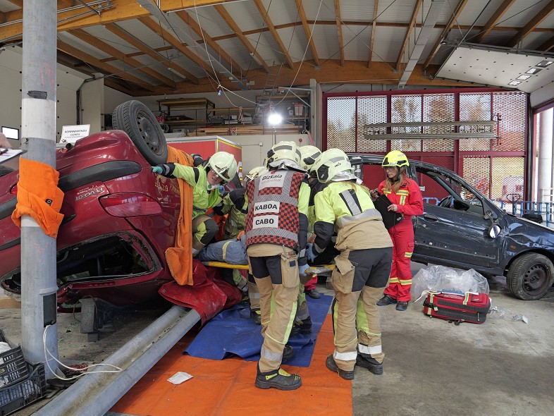 Primera vez: un equipo formado solo por bomberas compite en el campeonato estatal de rescate