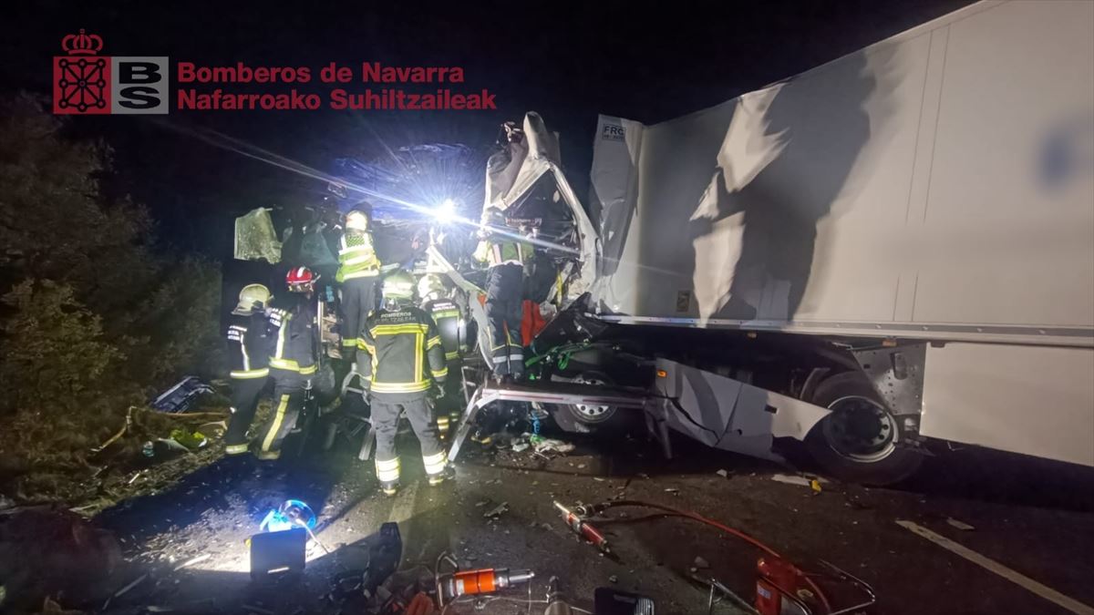 Trágico accidente en la Navarra: cuatro muertos en una colisión frontal entre camiones