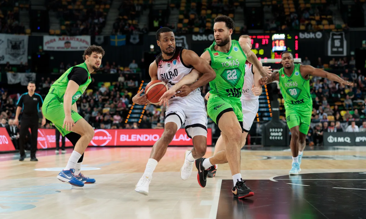 El Bilbao Basket toma ventaja en una eliminatoria marcada por un arbitraje horrible