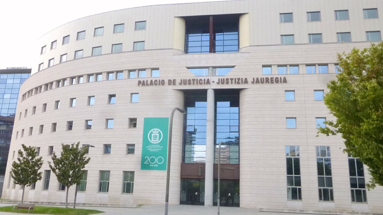 El Tribunal Superior de Navarra reduce la condena de un hombre por agresión sexual a una menor