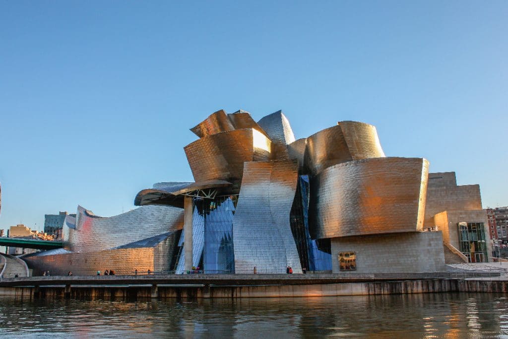 Cuatro jóvenes vascos podrán realizar prácticas en el Guggenheim Museum de Nueva York