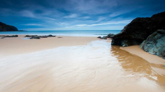 Esta playa de Bizkaia es la más larga y su arena sirvió para regenerar otra