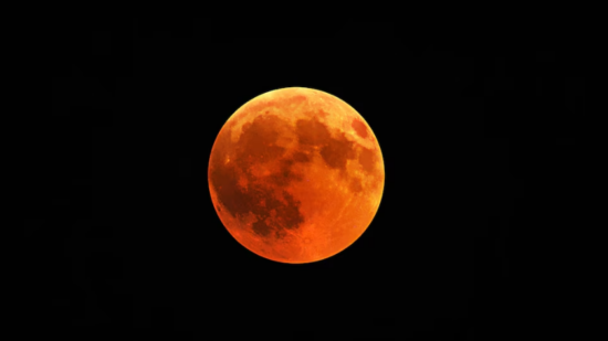 La Luna de Sangre iluminará el cielo esta noche: dónde y cómo verla en su esplendor