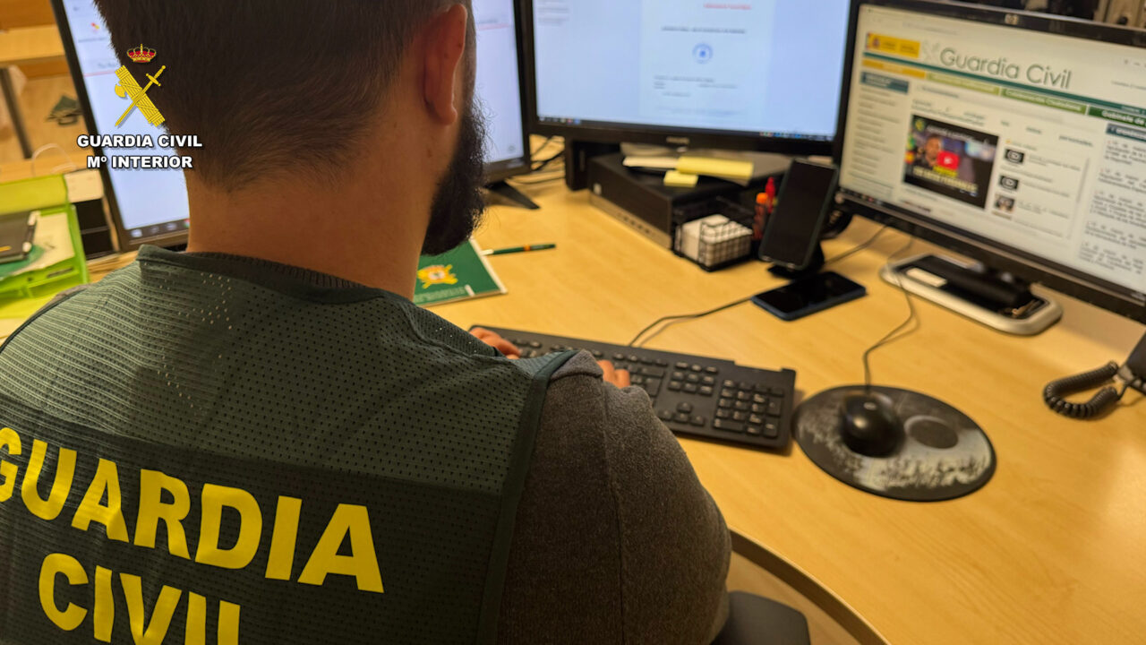 Dos arrestados en Bizkaia por sacar dinero de cajeros con el método ‘shiming’