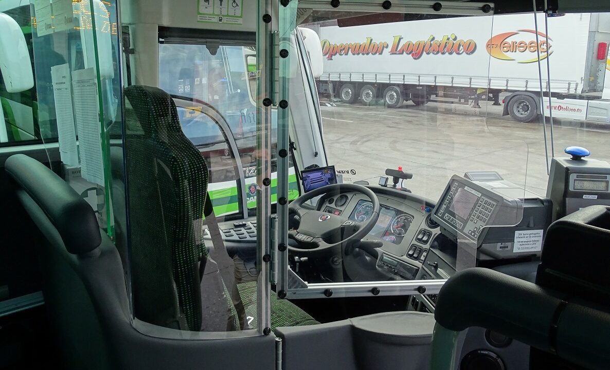 Un pasajero de la ruta en bus a Balmaseda se cae por un arranque rápido y su mujer pide consideración