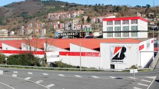 Trabajadores de Bridgestone se concentran este lunes en Madrid frente a la embajada de Japón contra los despidos