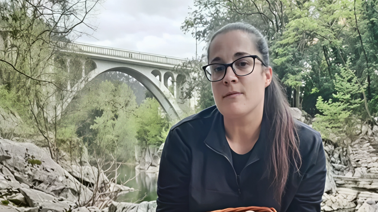 Nekane Arias hace historia y captura el primer salmón de la temporada en Cantabria: adjudicado por 7100 euros