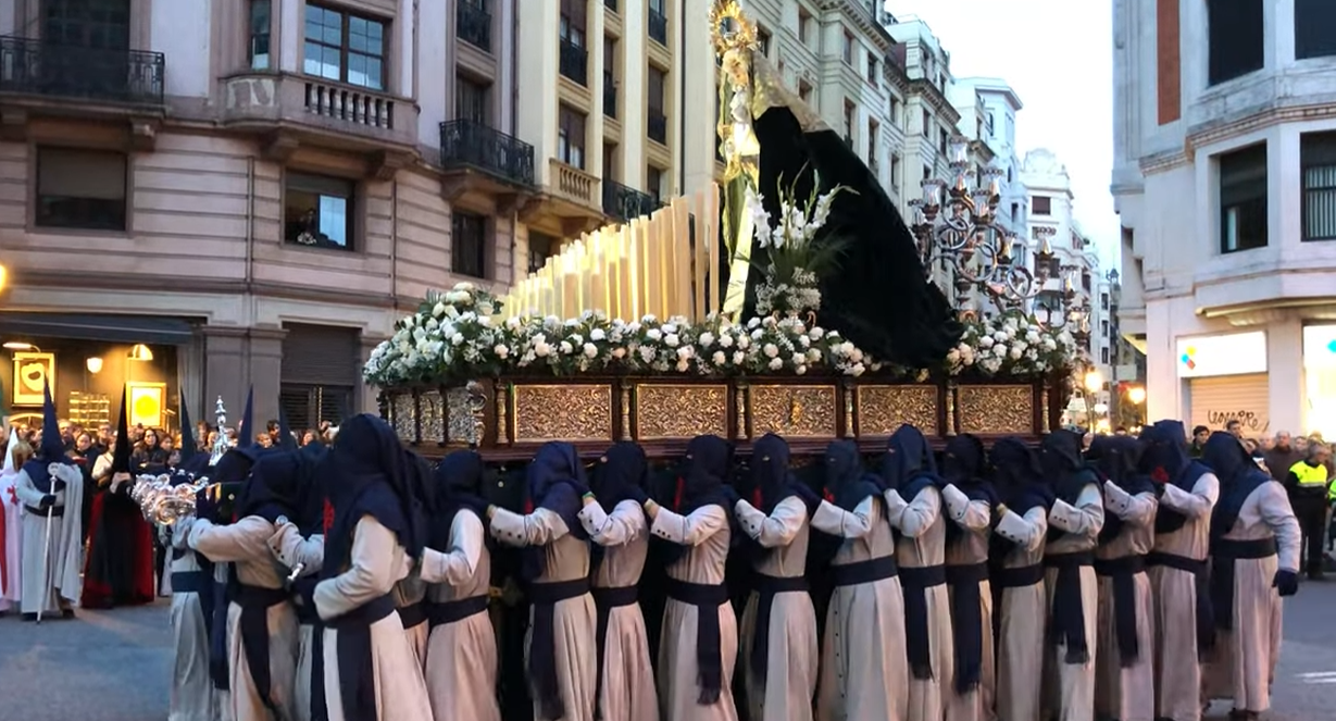 Procesión Sábado Santo: 75 aniversario de la Cofradía del Apóstol Santiago
