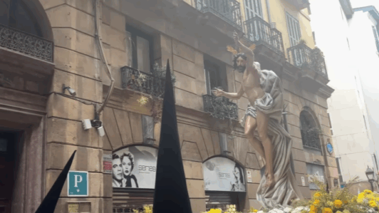 Procesión del Domingo en Bilbao: Resurrección de Cristo con la Procesión de la Luz