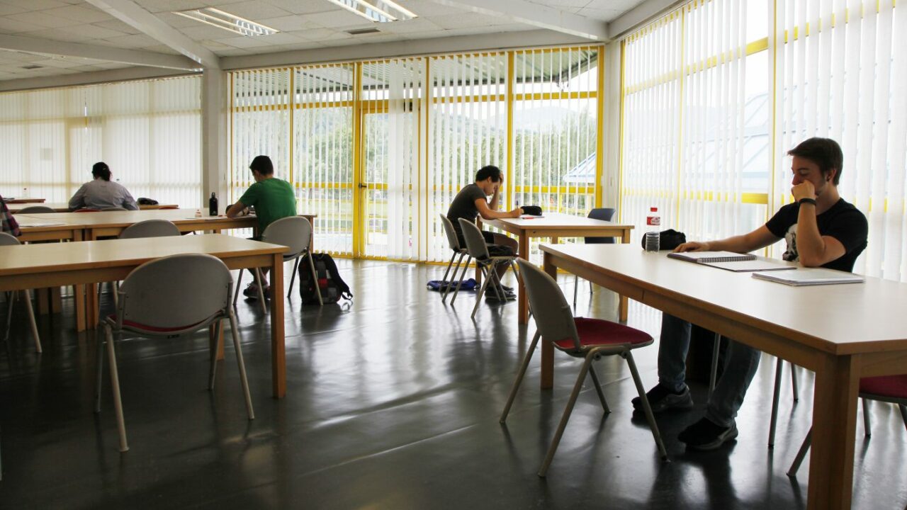 Bilbao refuerza las salas de estudio con 208 plazas extra y más horarios por los exámenes de verano
