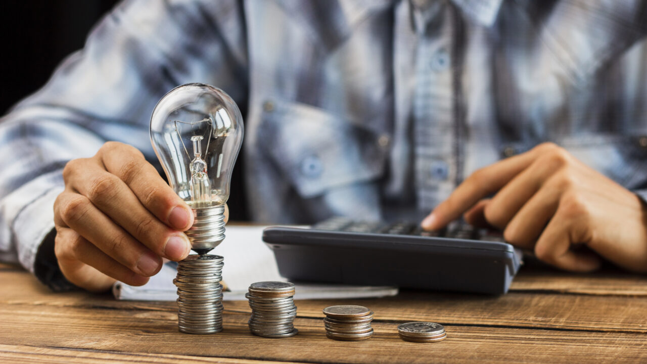 El precio de la luz se dispara un 450% este miércoles y alcanza los 31,83€/MWh