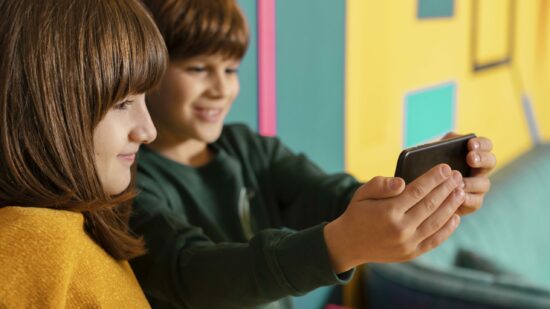 Ciberacoso en menores: Cyberzaintza lanza una campaña para frenar el acoso y proteger a los más jóvenes