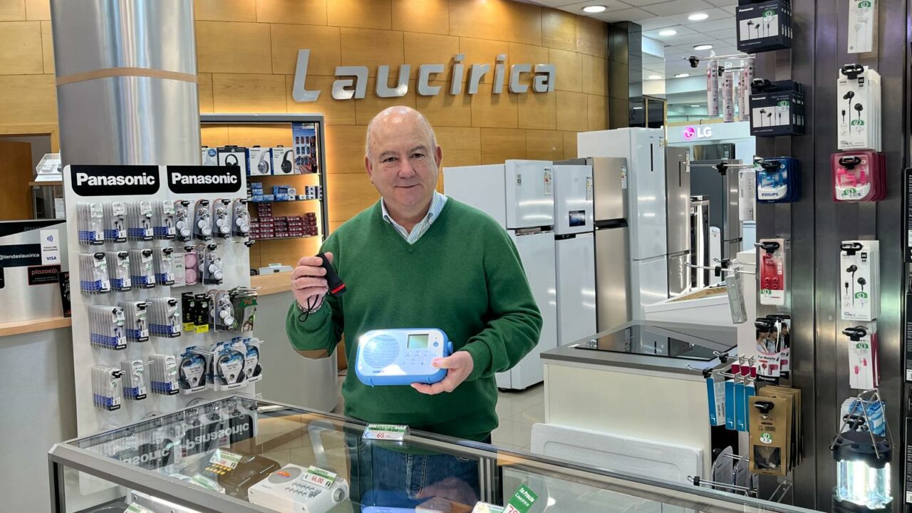 ¡Boom de ventas! Electrodomésticos Laucirica triunfa vendiendo radios a pilas y linternas