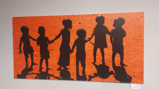 La exposición de «La Corneja Cenicienta», un llamamiento a la libertad fotográfica y migratoria