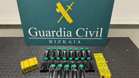 Incautadas más de 40 botellas de estimulante sexual ilegal en el aeropuerto de Bilbao